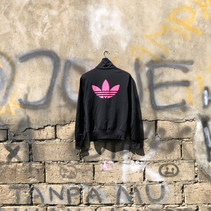 adidas firebird big logo