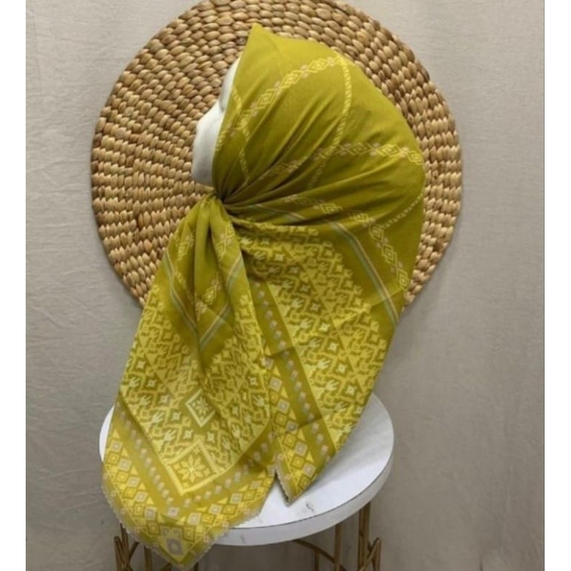 HIJAB SEGI EMPAT MOTIF WARNA OLIVE KERUDUNG VOAL PREMIUM