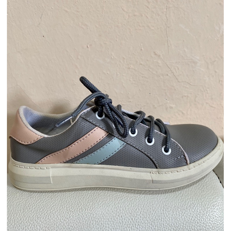 Dr. Kevin Shoes Wanita size 37