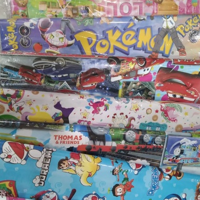 

KERTAS KADO/ BUNGKUS KADO ukuran 48x64cm