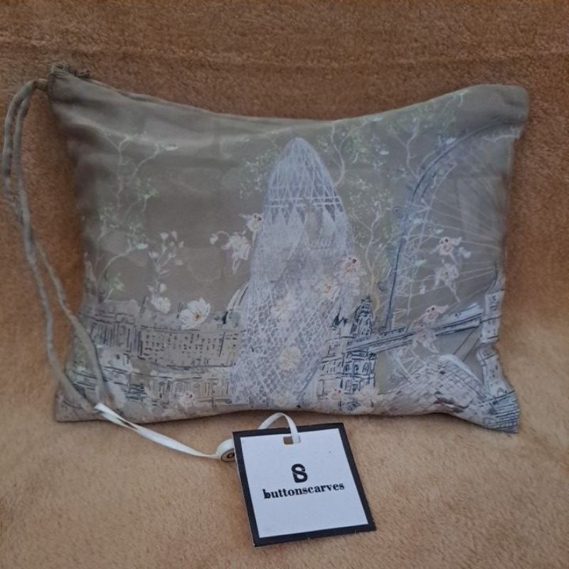 NEW BUTTONSCARVES PRAYER ROBE BRITISH