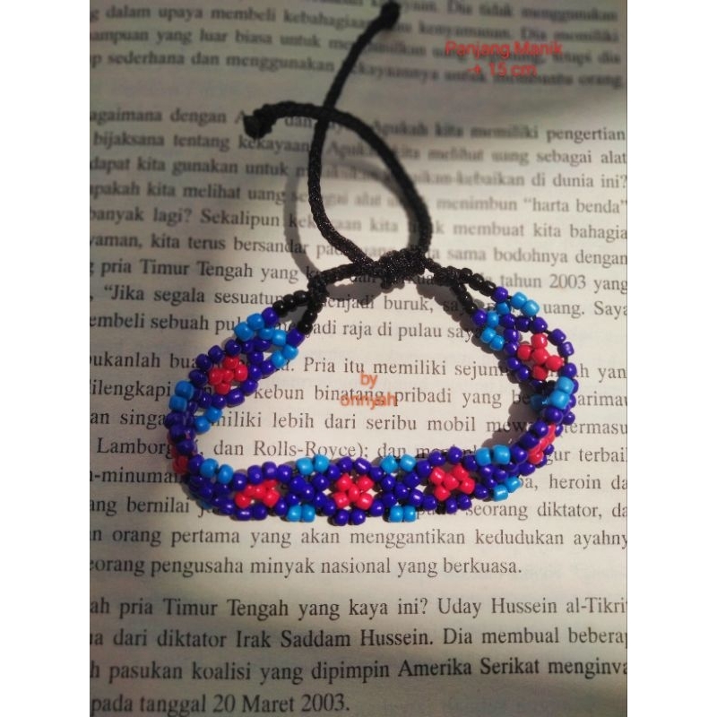 Gelang Manik Motif Khas Dayak Kalimantan