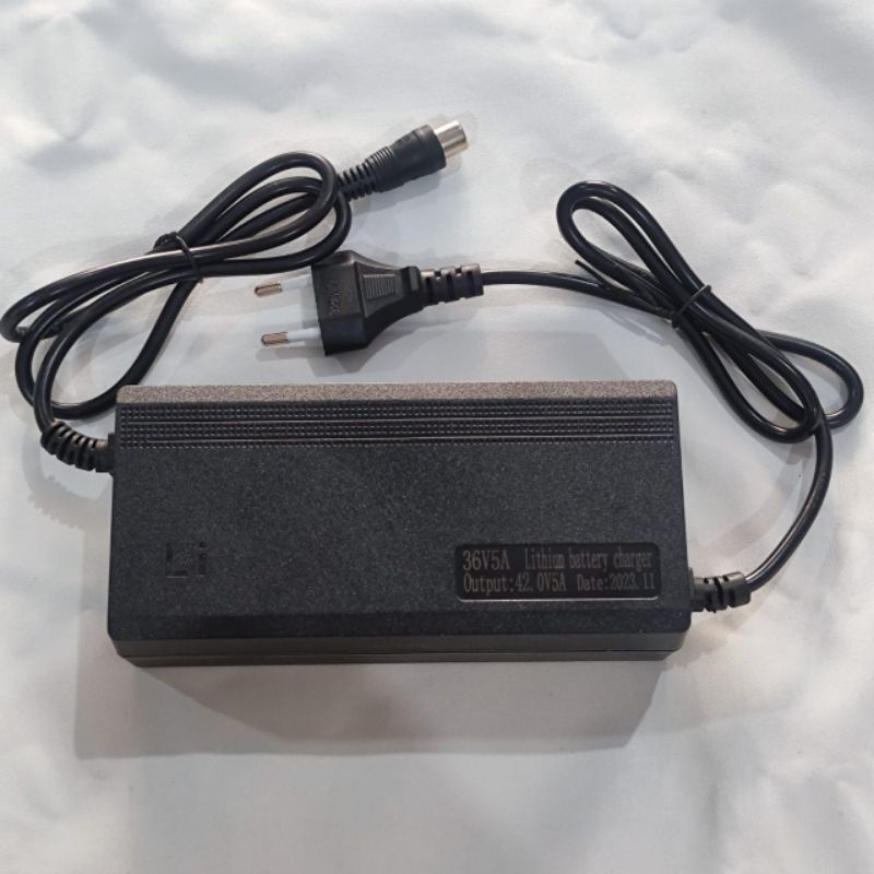 Cas skuter 36 V 5 A lithium battery charger