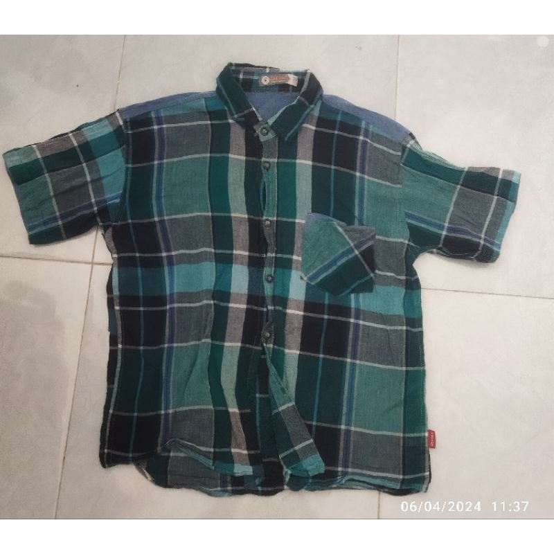 Prelove Kemeja Kotak-kotak CAESAR