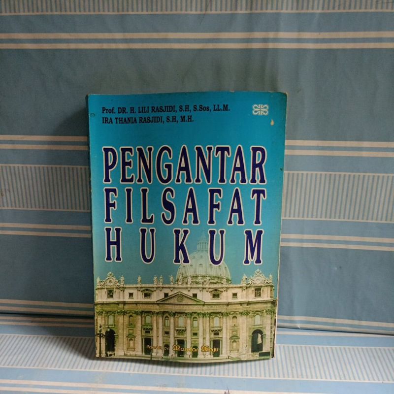 PENGANTAR FILSAFAT HUKUM by prof. dr. h. lili rasjidi, S.H, S. Sos, LL.M.