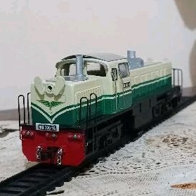 miniatur kereta api indonesia lokomotif vintage BB300 16 skala 87