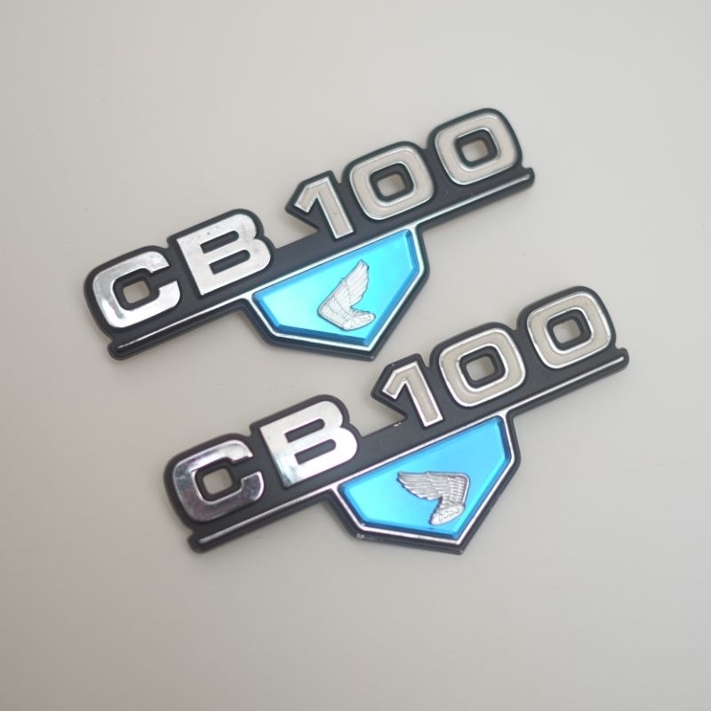 EMBLEM LOGO TUTUP AKI KEMPOL SIDE BOX COVER HONDA CB100 K3 ORIGINAL NOS ORI BARU
