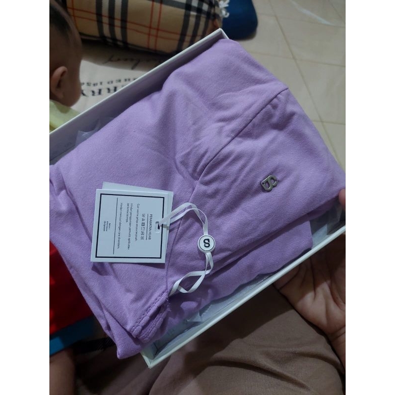 buttonscarves slip on new