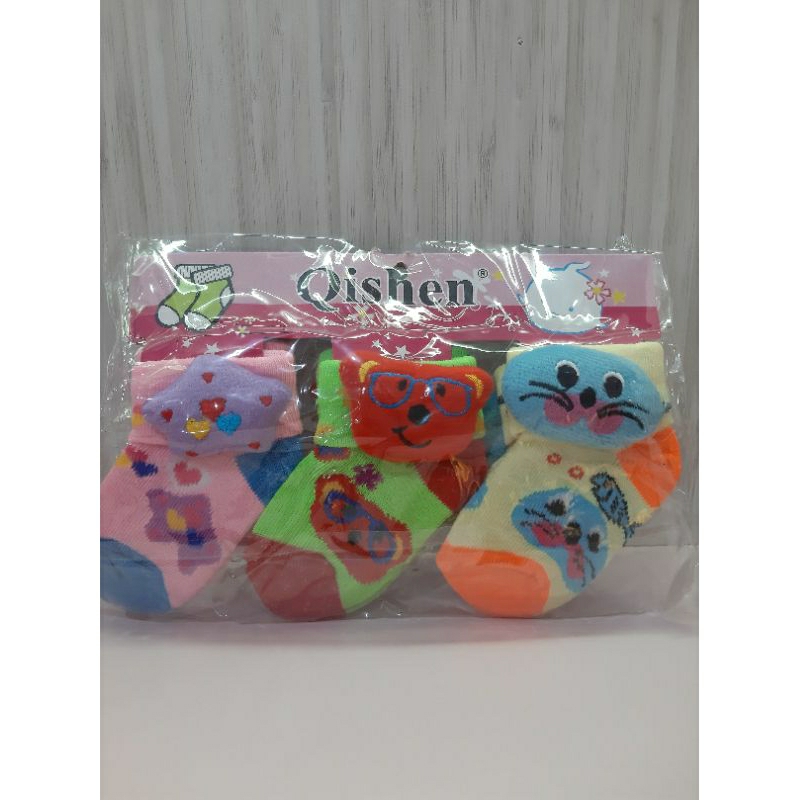 kaos kaki qishen karakter