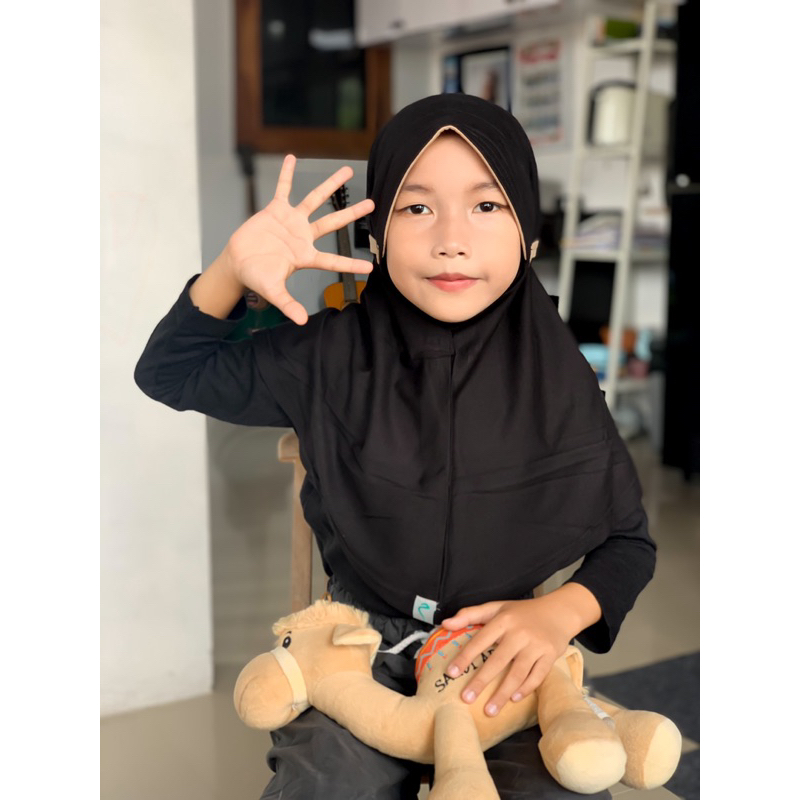 jilbab Mazaya, jilbab anak hitam, jilbab anak katun, jilbab anak abu, bergo anak, bergo anak premium