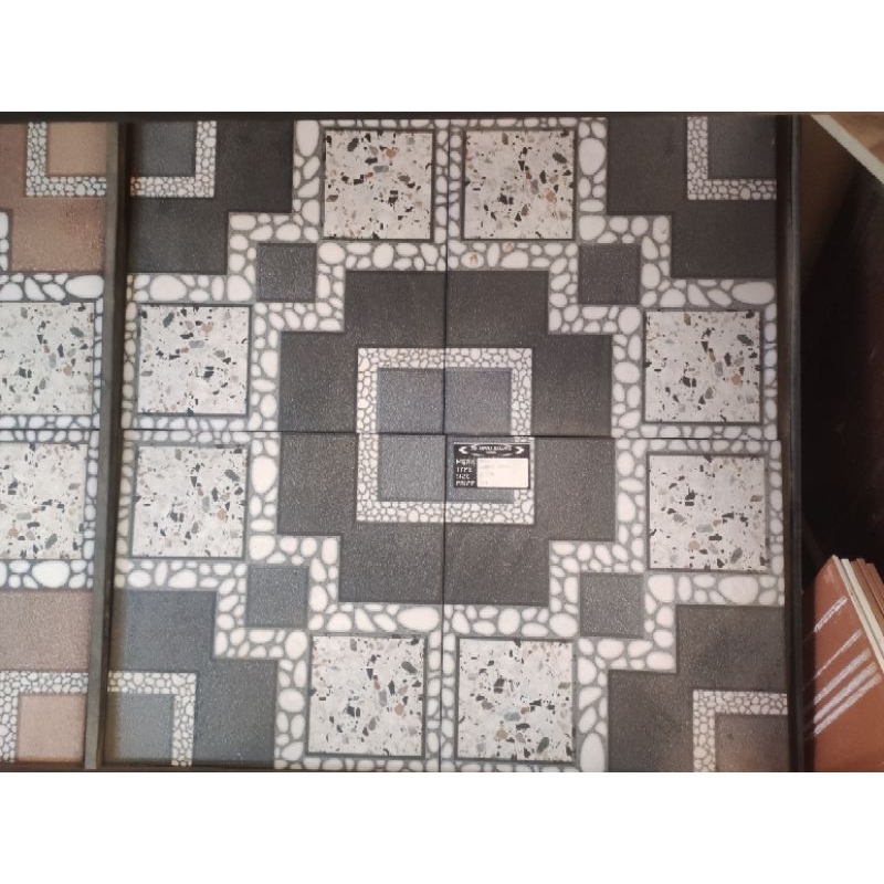 Keramik Ares Maroko Hitam 40x40