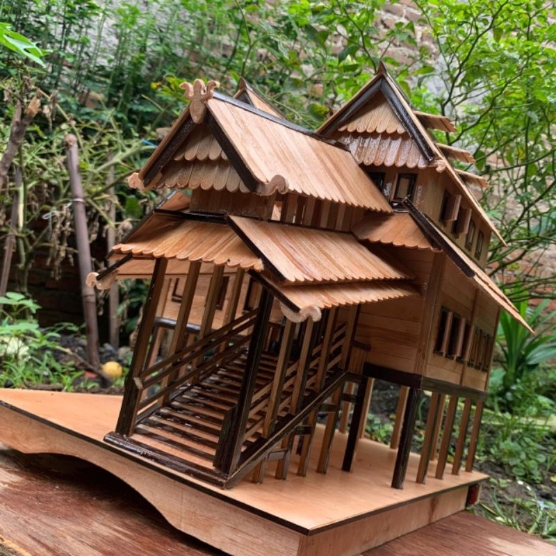 CITRA MINIATUR - Miniatur rumah adat khas NTB - kerajinan rumah adat istana dalam loka