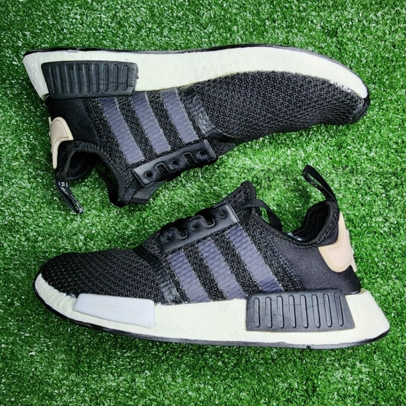 sepatu adidas nmd r1 wmns black pink size 39⅓(24,5cm)