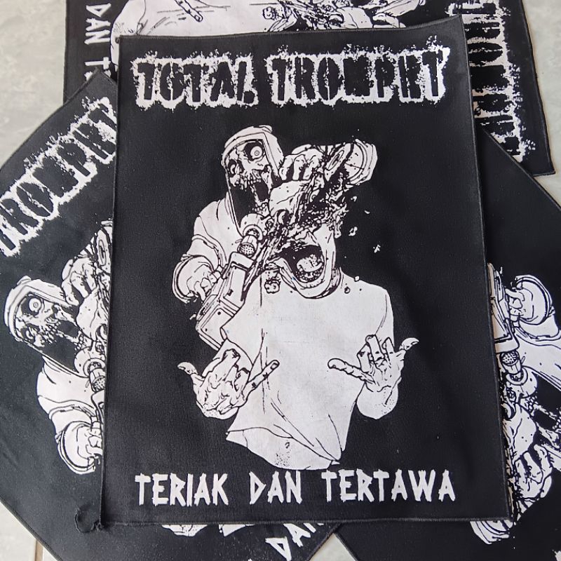 Emblem Punk - backpatch band Totaltrompet - emblem punggung band punk