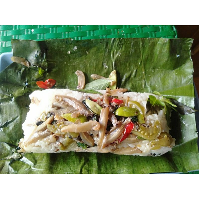 

Nasi bakar daun jeruk ikan teri