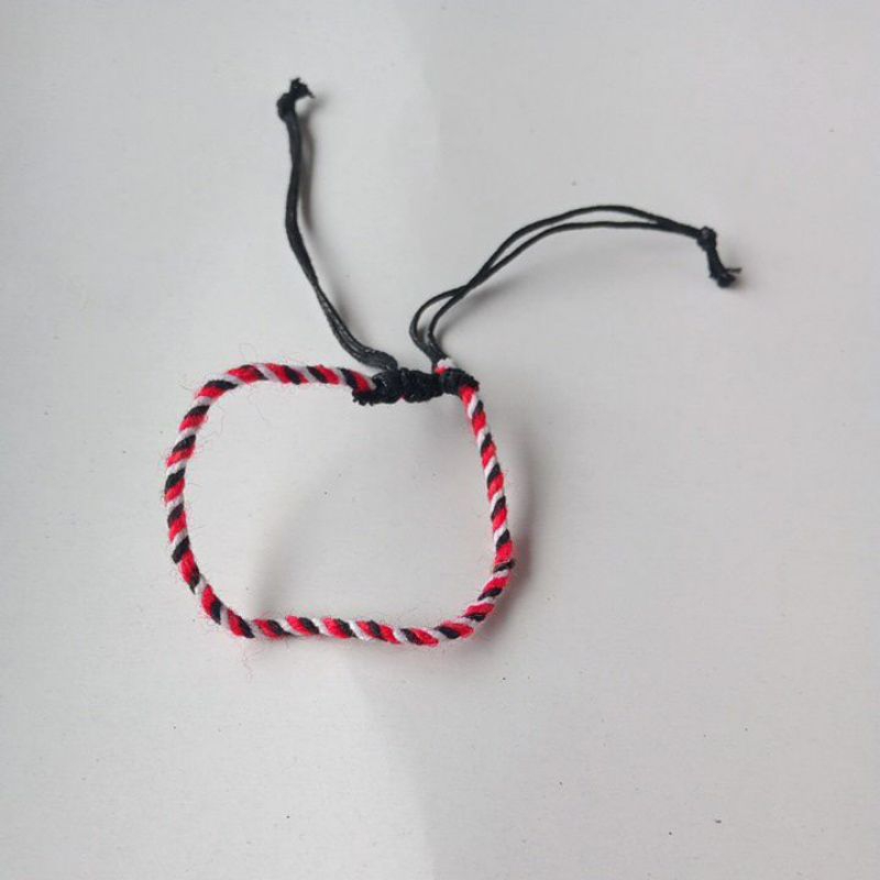 gelang benang tridatu