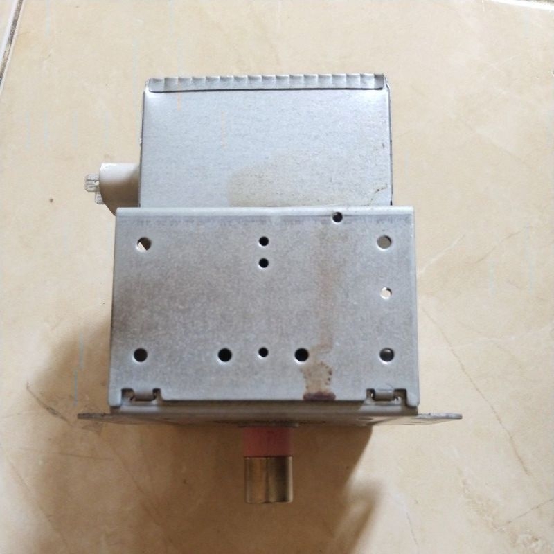 LG N0: MODEL : MS2147C /01 KODE PRODUK : MS1947C. CWHPLGN  220V~50Hz maks. 1200w 2450mhz 800w microw