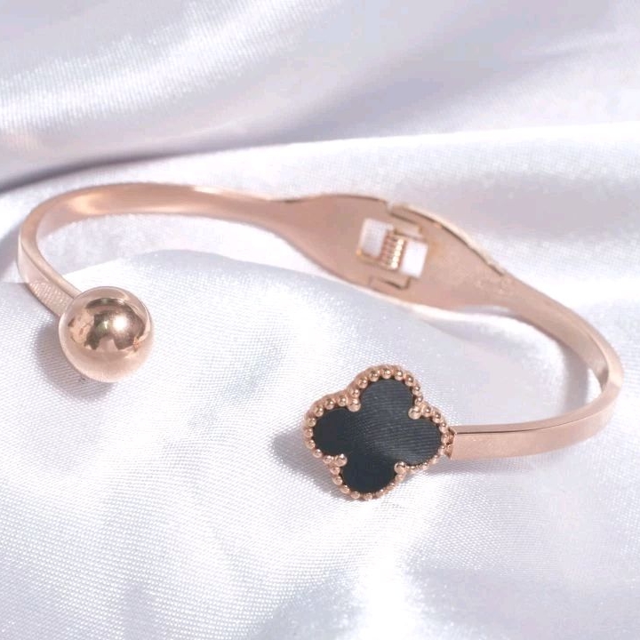Bangle Clover Boba Titanium
