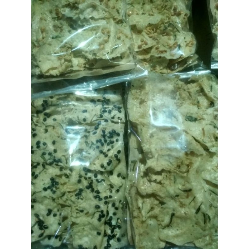 

Aneka peyek kriyuk