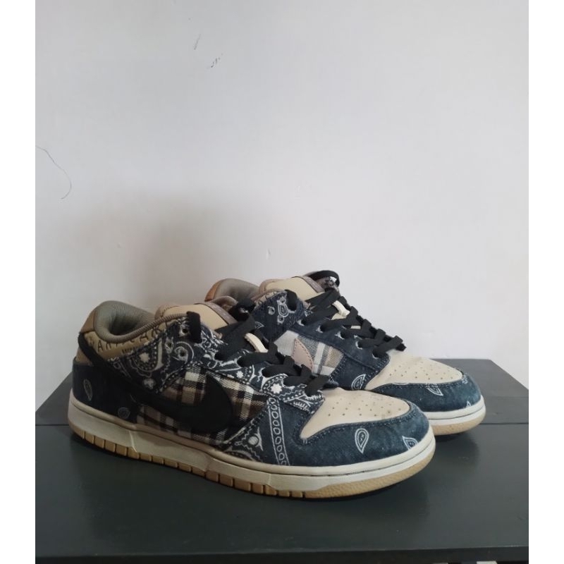 SB Dunk Low Travis Scott