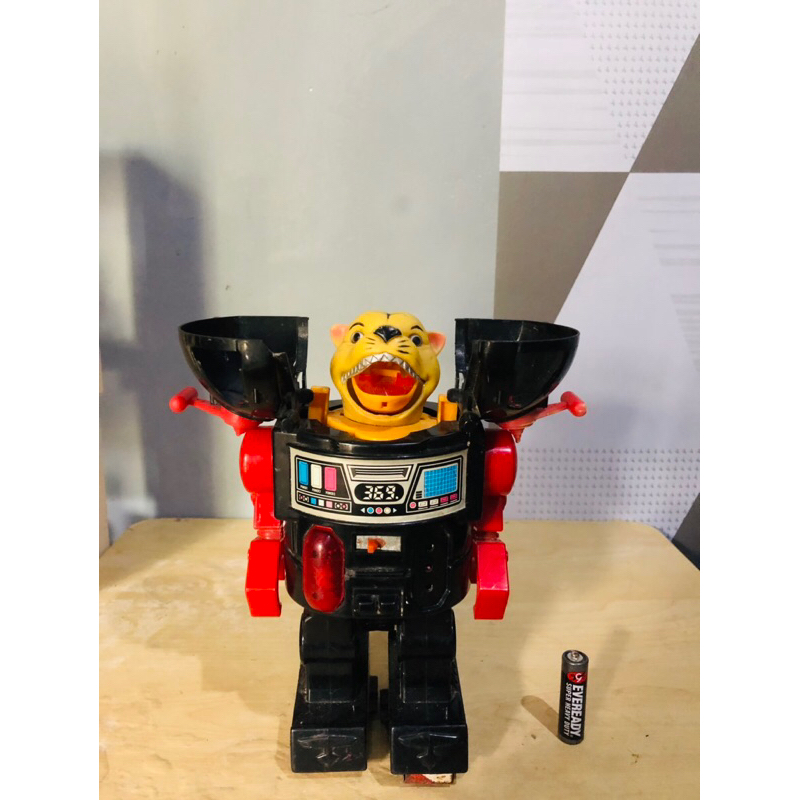 Robot Jadul Dino Vintage Vietnam