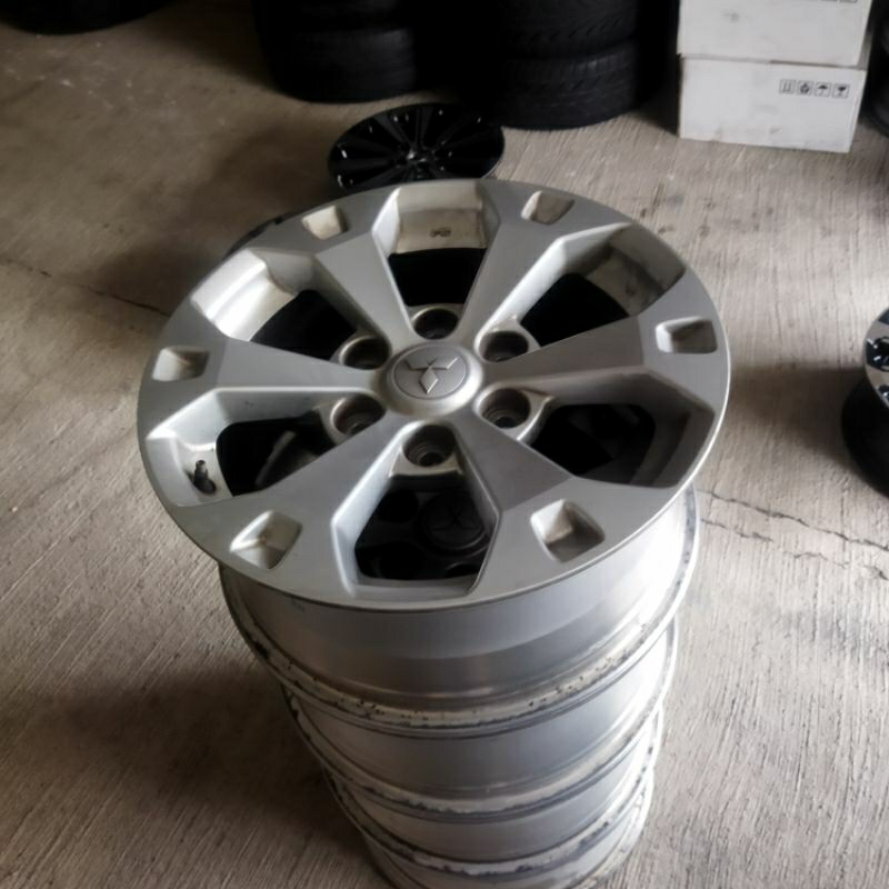 velg pajero dakar R17 original. satuan