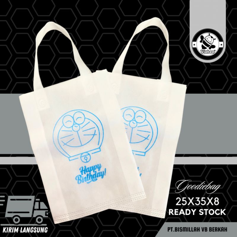 

GOODIEBAG ULTAH BIRTHDAY PRESS TALI MOTIF DORAEMON SABLON BIRU MUAT SNACK JAJAN BANYAK READY STOCK SIAP KIRIM UK. 25X35X8