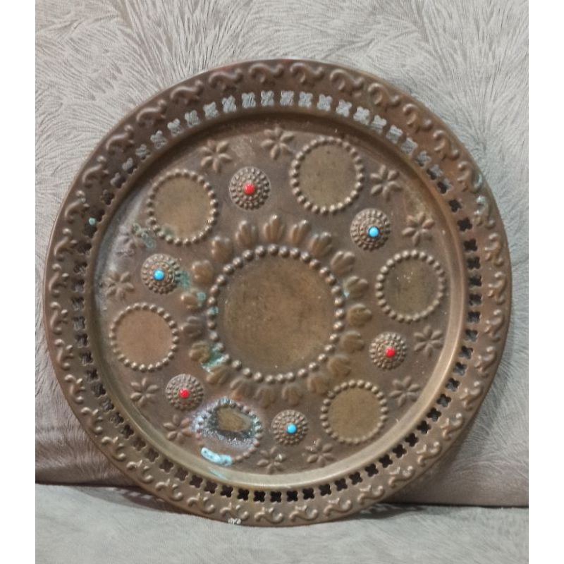 Piring Kuno Nampan Kuningan Jadul Timur tengah dngn Batuan merah biru  antik 22cm