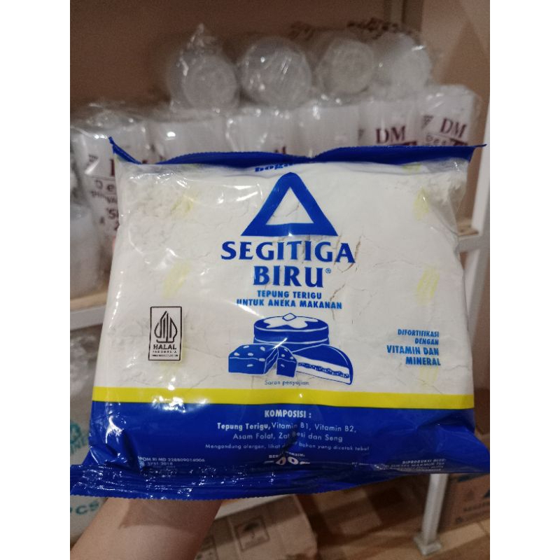 

TEPUNG TERIGU SEGI TIGA BIRU EKONOMIS 500GR