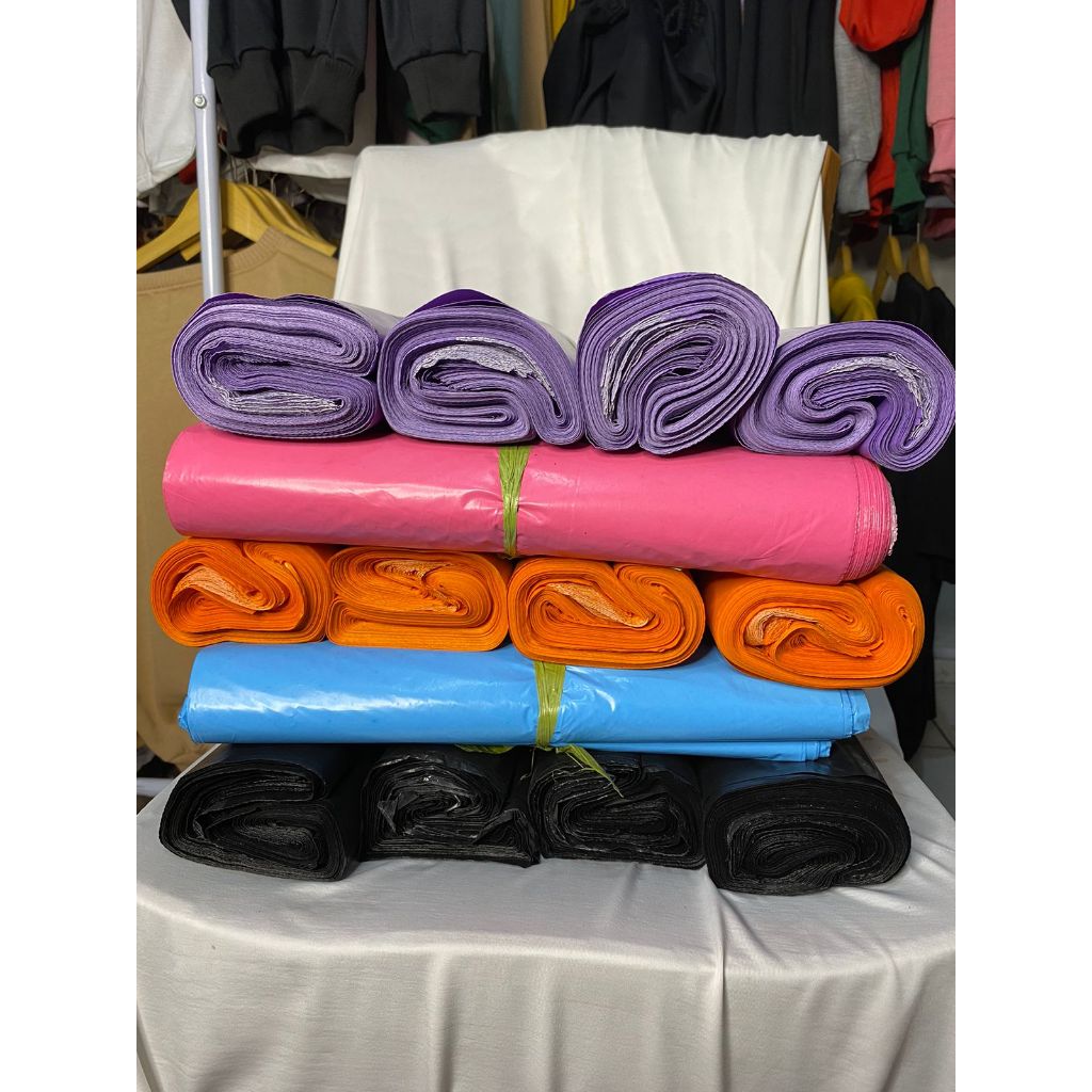 

plastic polymailer ukuran 30cm X 40cm WARNA GLOSSY ISI 100 LEMBAR