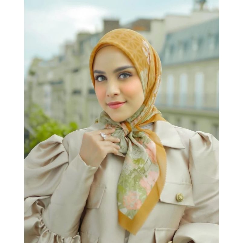 Buttonscarves The Parisian Voile Square XL
