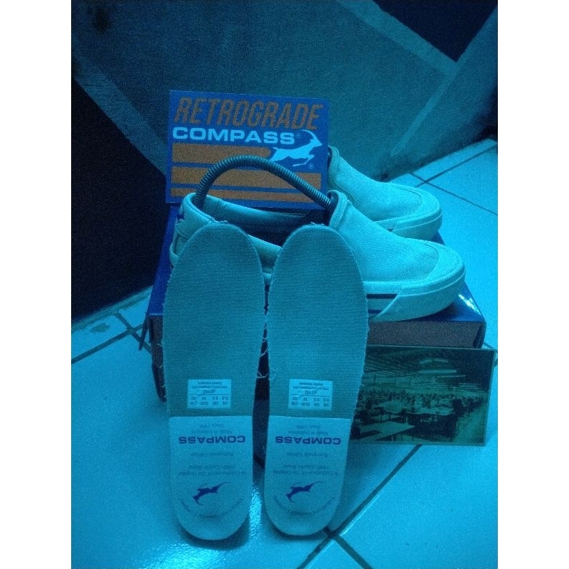 Compas Retro Grade SlipOn