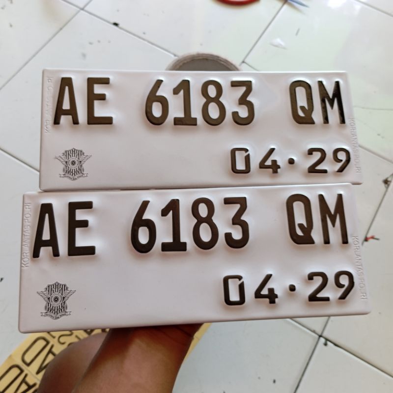 PLAT NOMER PUTIH MOTOR DEPAN BELAKANG BAUT TANAM