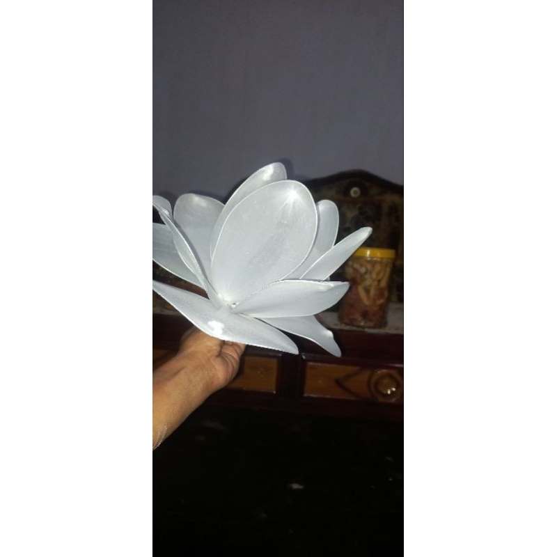 Kelopak bunga dekorasi