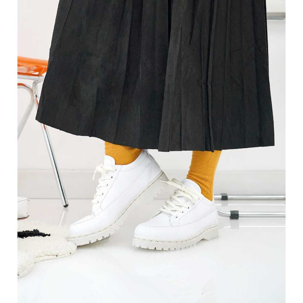 sepatu wanita putih polos sepatu wanita kulit asli sepatu korea wanita sepatu docmart putih wanita f