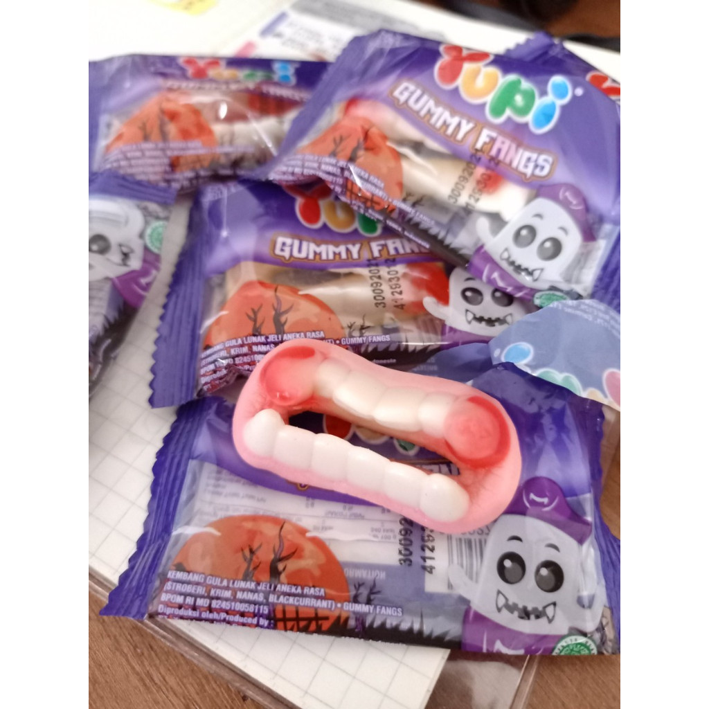 

Permen Gummy Fangs Hallowen Edition isi 24 bungkus