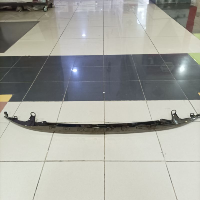 TRUNKLID BAGASI BELAKANG FORTUNER VRZ 2021 ORIGINAL BLACK CHROME
