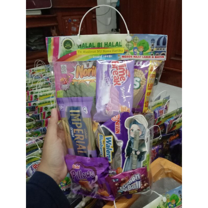 

Snack Ultah Custom desain dan snack