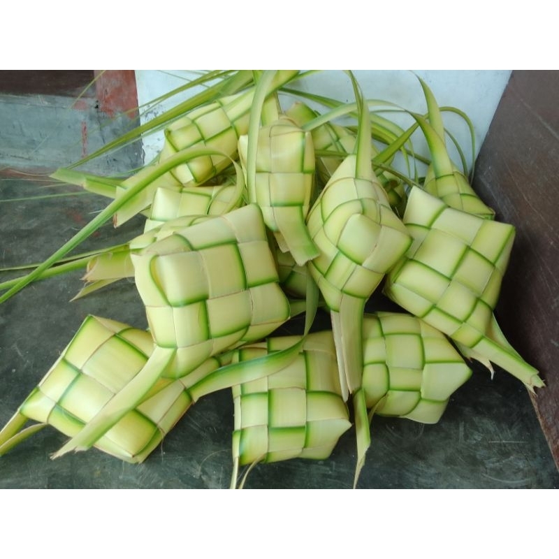 

Cangkang / Kulit Ketupat Tinggal Isi Per Ikat