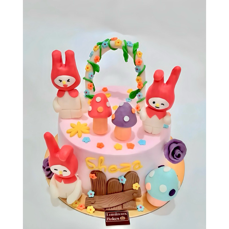 

MY MELODY 3D FONDANT CUSTOM CAKE