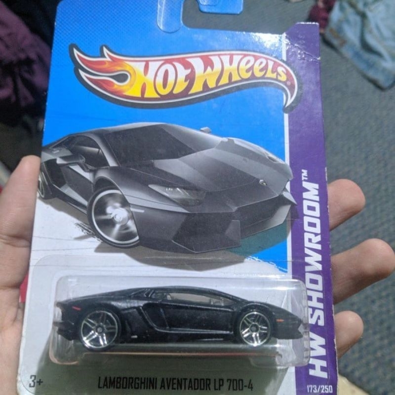 Hot Wheels Original Real Cars - Lamborghini Aventador LP 700-4