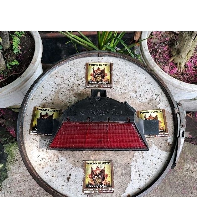lampu stop rem belakang bmw e34 ORIGINAL lampu bmw e34
