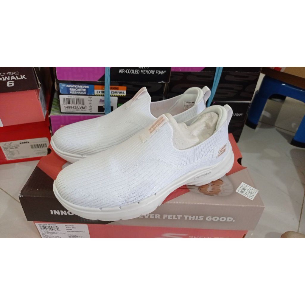 Ready size 40 (DISKON 70-80%) 100% ORIGINAL SPORT STATION BNIB Sepatu SKECHERS Women GOWALK 6 OCEAN 