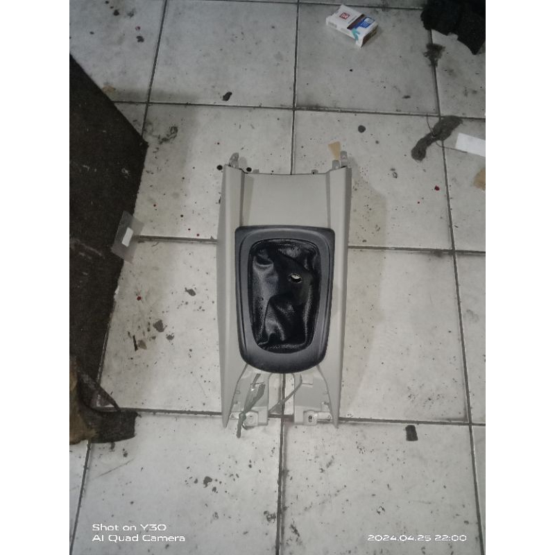 Console Box panel depan All New Avanza Xenia 2019 up original