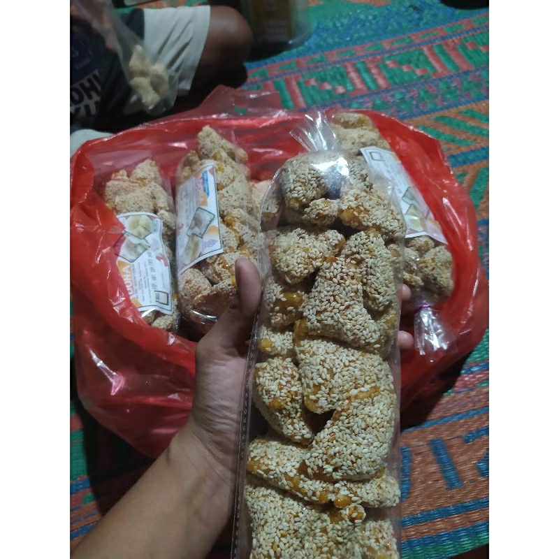 

kue manco wijen khas madiun