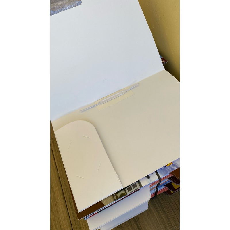 

Map + Kantong + Penjepit Tertempel