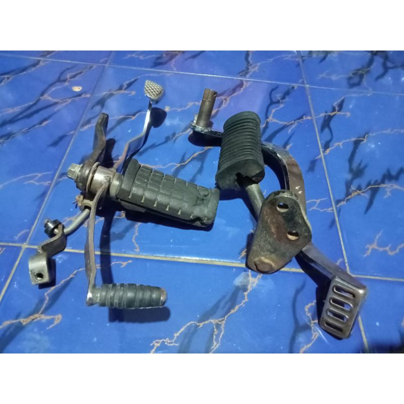 foot step dudukan step depan satria fu original