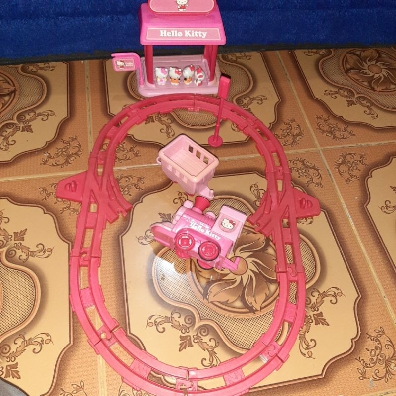mainan / dikoleksi track kereta hello kitty sanrio