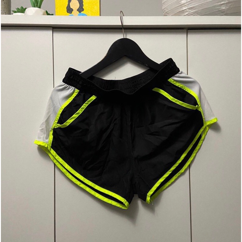 preloved celana pendek olahraga hitam ijo stabilo