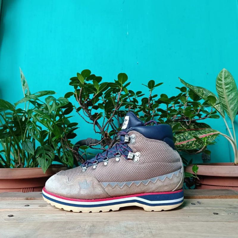 Sepatu trekking casual outdoor boots adidas size 38⅔ fit 39